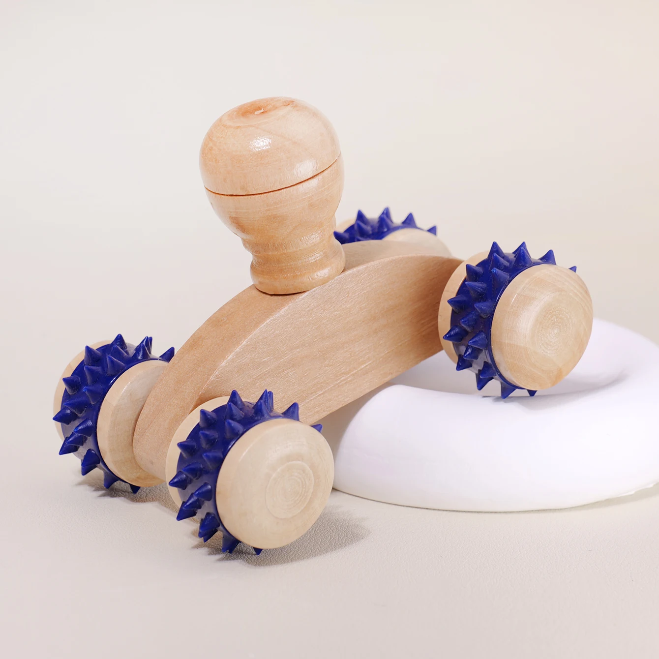 

1pc handheld massage roller for muscle soreness, wooden massage tool, deep relaxation massager，Special for real hair wigs