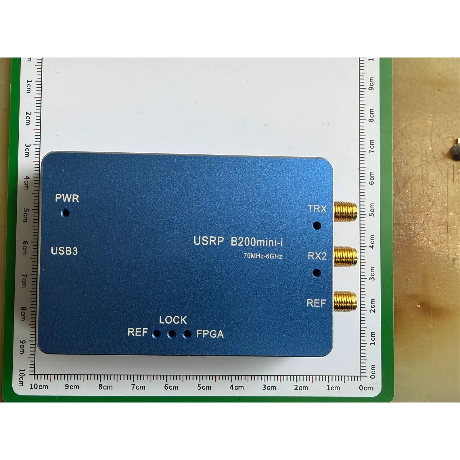

HamGeek USRP B200mini-i SDR 70MHz-6GHz USB 3.0 AD9361 Full Duplex 56MHz Bandwidth Powered by XC6SLX75 Chip