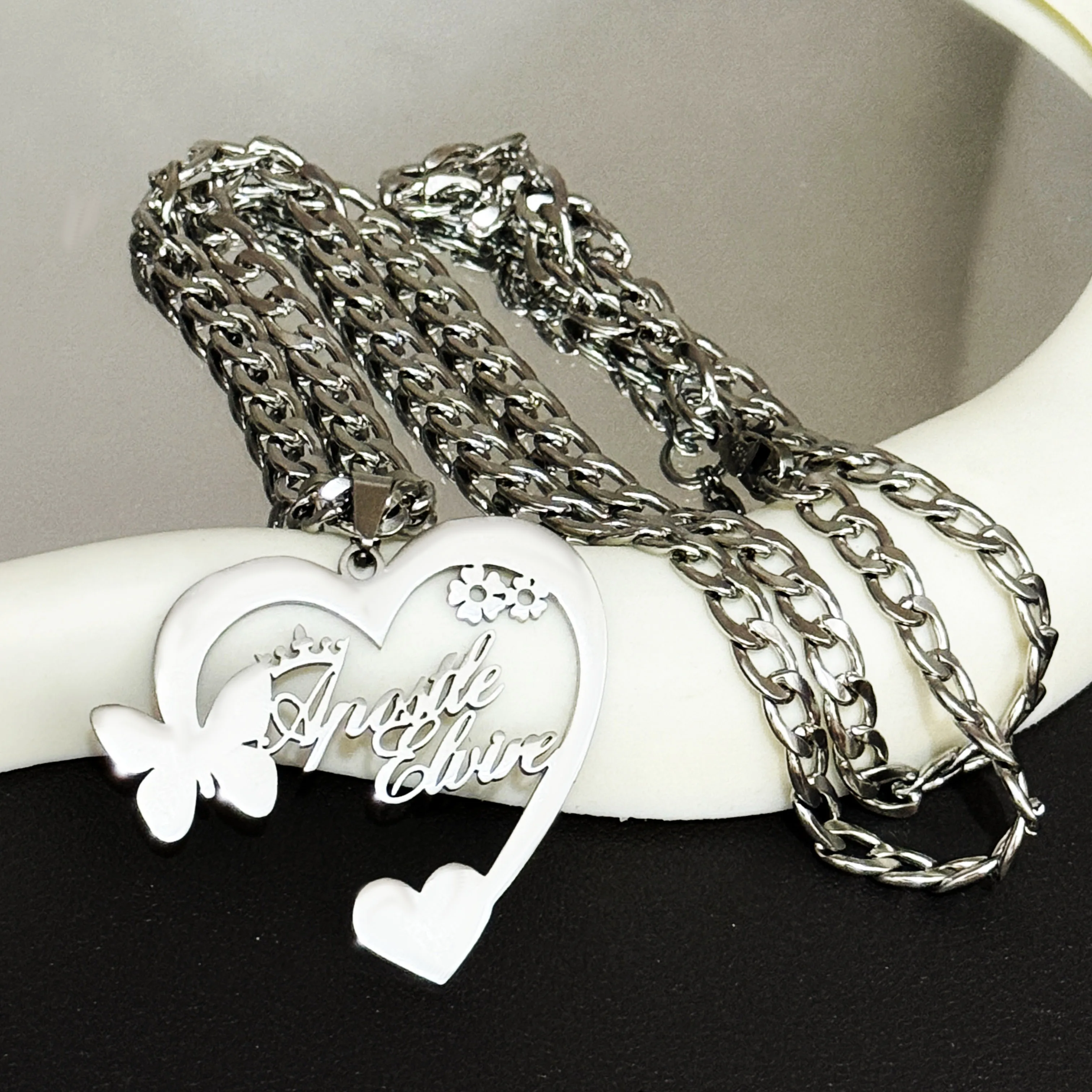 

Customized Fashion Stainless Steel Name Necklace Personalized Letter Gold Choker Necklace Pendant Nameplate Women Birthday Gift