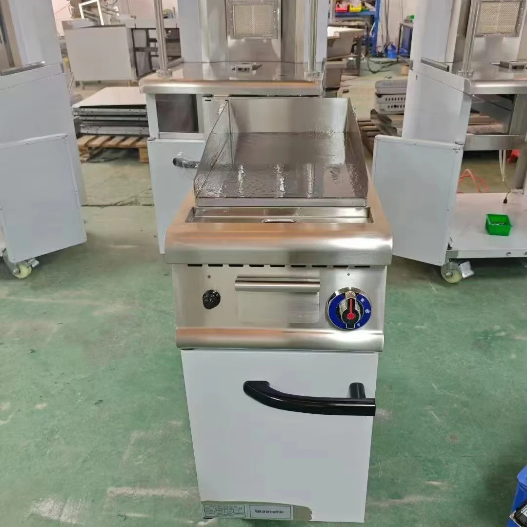 

Коммерческий отель-ресторан, кухня, отдельно стоящая плита, машина для жарки с шкафом