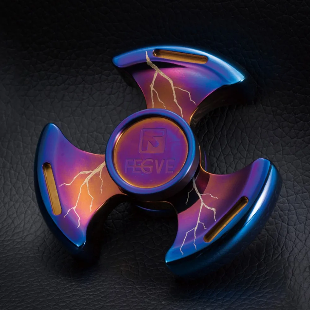 FEGVE EDC Fidget Spinner aus Titan-Messing, Stressabbau-Spielzeug, dreiblattiger Fidget-Spinner, Angstlinderungs-Gadgets, originelles Design