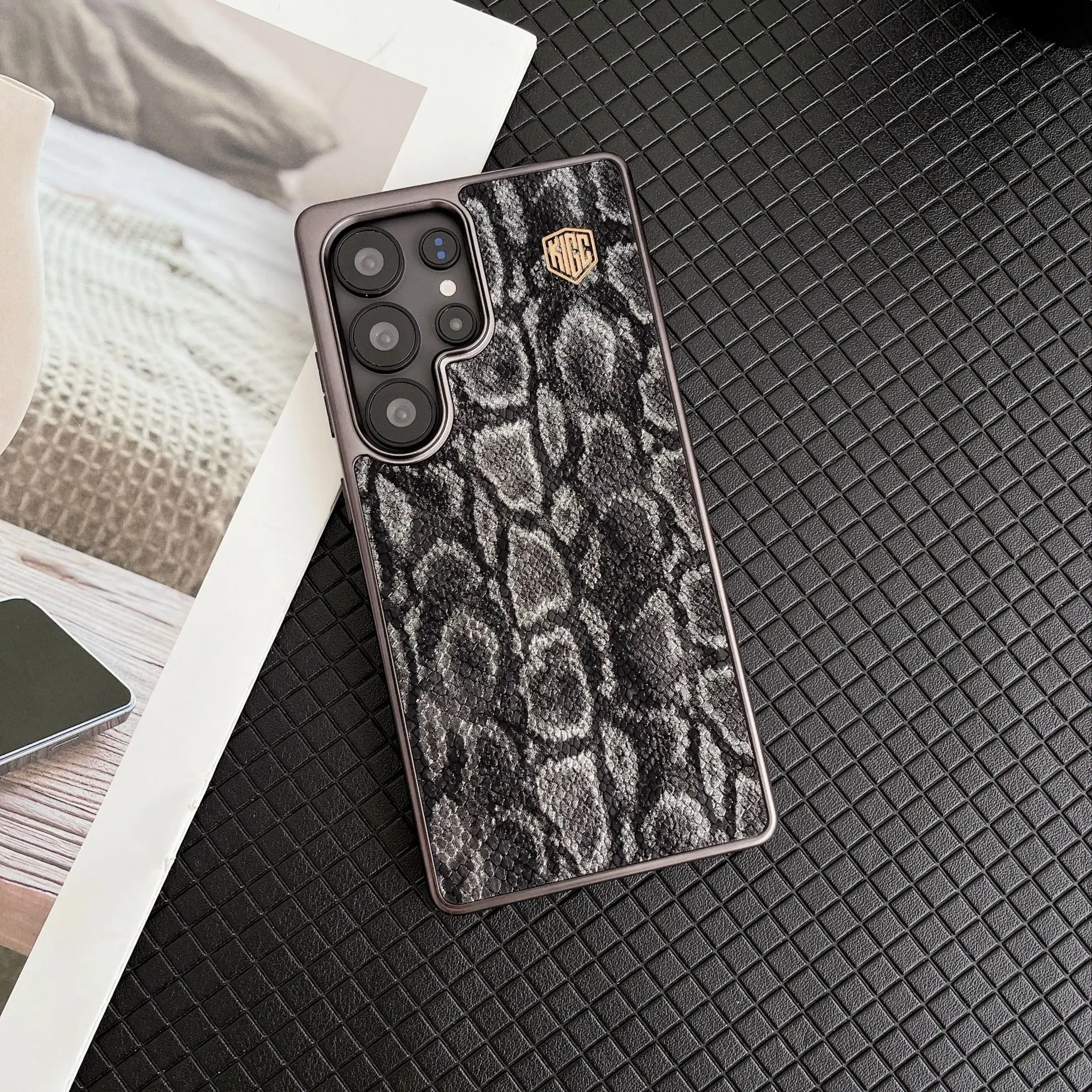 

Drop-proof Leather Magnetism Case For Samsung Galaxy S25 24 23 Ultra S25 Plus Wireless Charging python pattern Matte PHONE Case