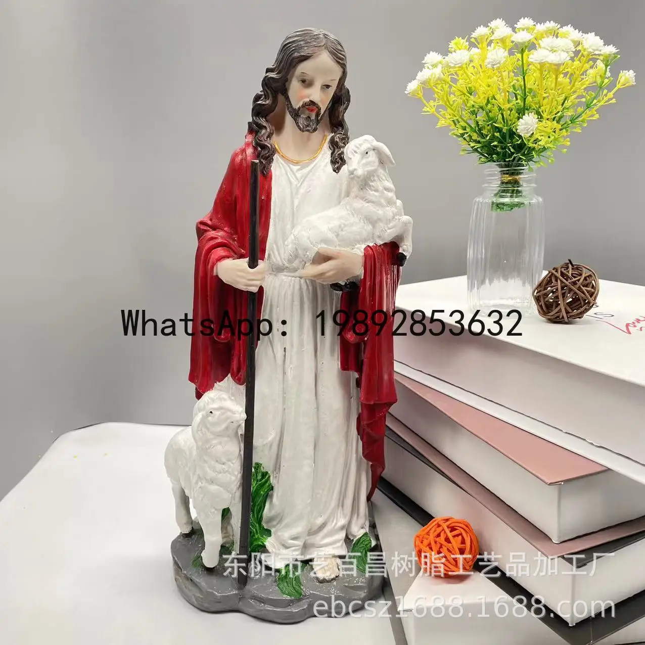 ZZ directly supplies Western herders crutches for the elderly, decorations, resin handicrafts, sculpture ornaments