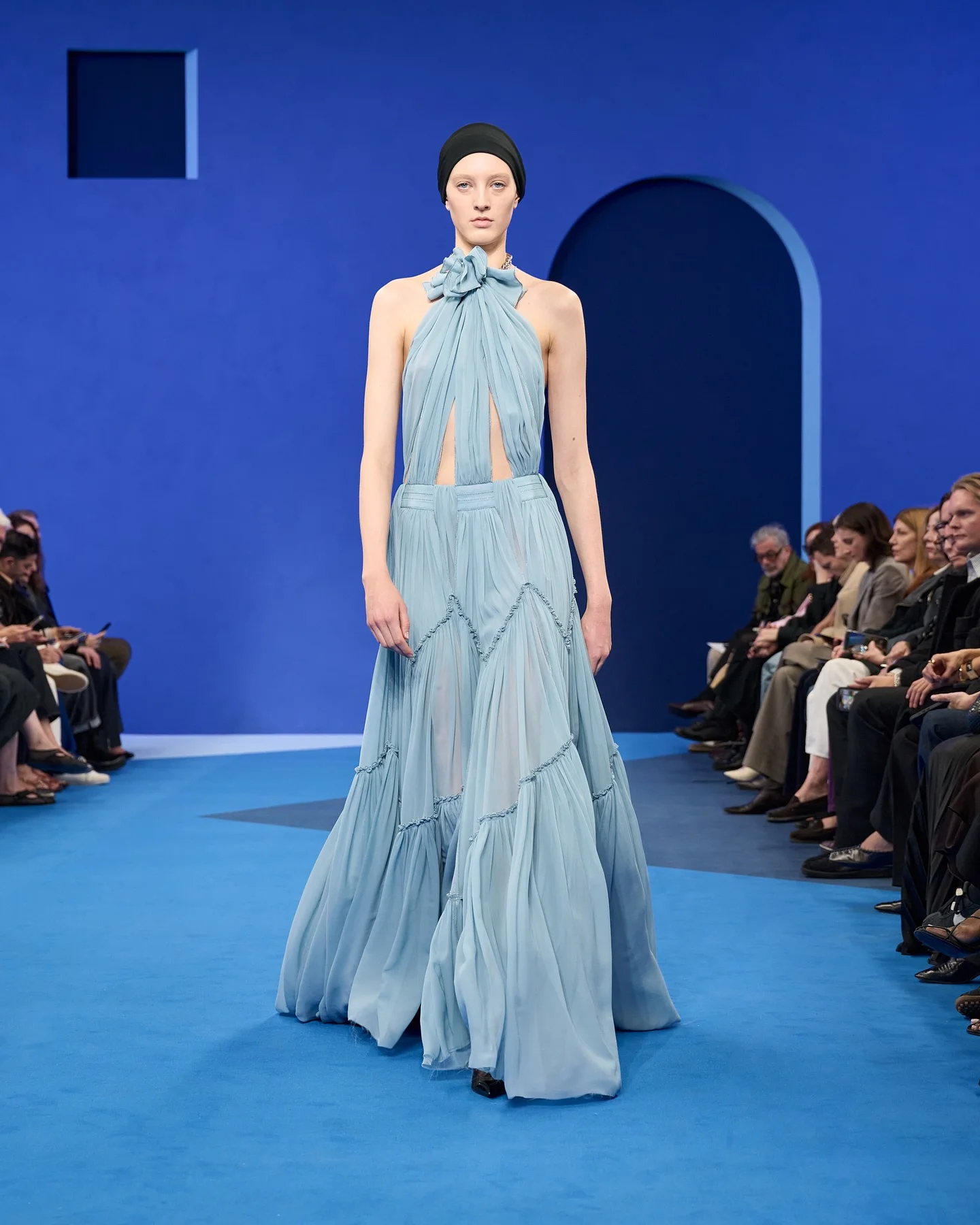 Ausgefallenes blaues Abend-Maxikleid, modisches, ausgeschnittenes Chiffon-Kleid für den roten Teppich, sexy, rückenfreie Abschlussball-Party-Kleider