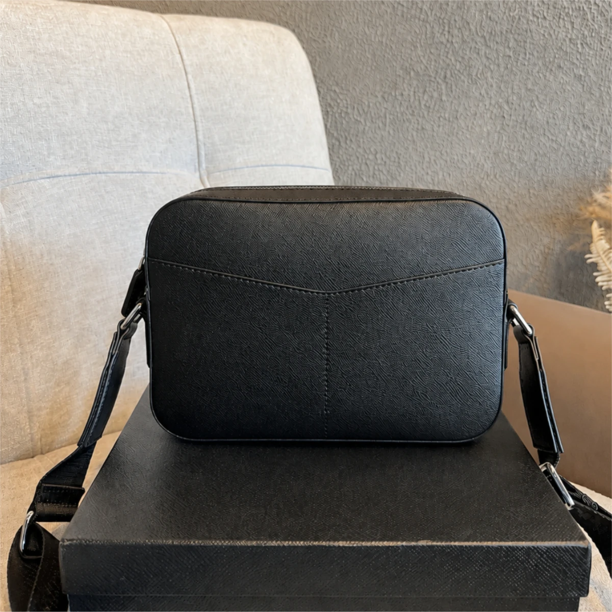 Luxury Men Messenger Bag Saffiano Leather Crossbody Bag Small Business Shoulder Bag Casual Sling Satchel Designer Purse Classic Black