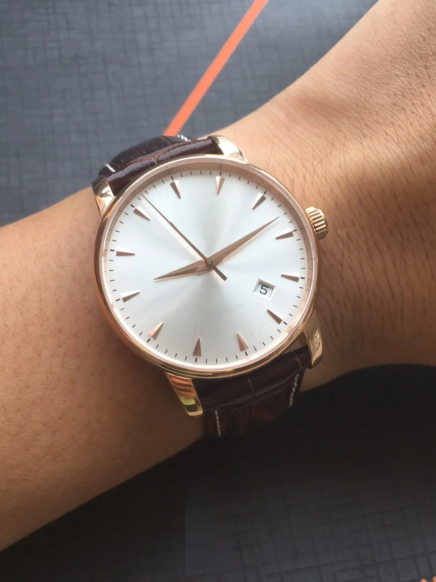 Lightweight Super Light Designer Watches Men's Watches Women's Watches Slim Alloy Case Quartz Wristwatch Soft Leather Strap Waterproof Casual Daily Dress Watch Comfort Long Time Wear