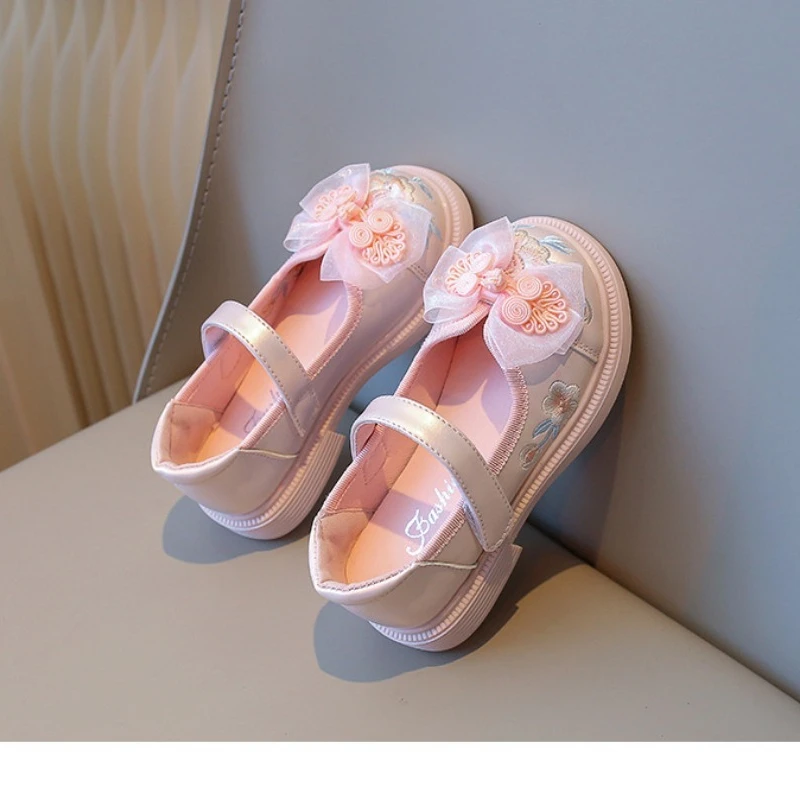 

Girls National-Style Embroidered Shoes Children Performance Dance Shoes Princess Qipao Evening Dress Single Shoes Kids' Sandals