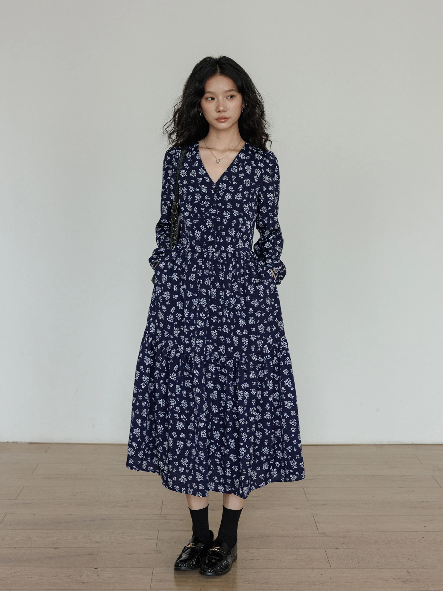 

Vastand Spring V-Ne Long Sve Floral Print Women's Dr Waist-Cinching Maxi Gown Retro High Waist Polyester Fiber