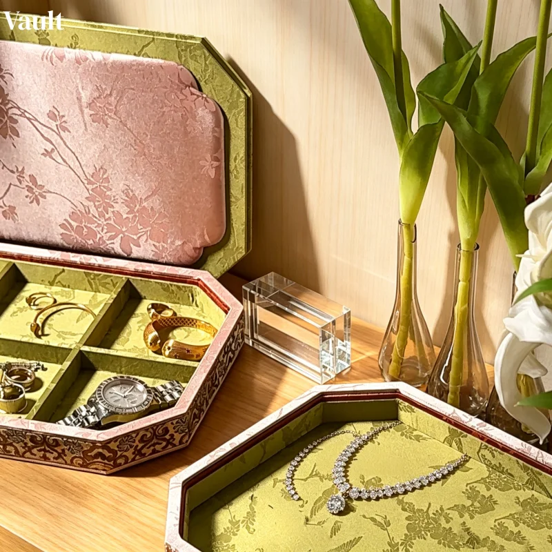 

Silk Embroidery Jewelry Display Tray, Bracelet & Beads Storage Plate, Jade Appraisal Dish for Hand Chain & Bangle