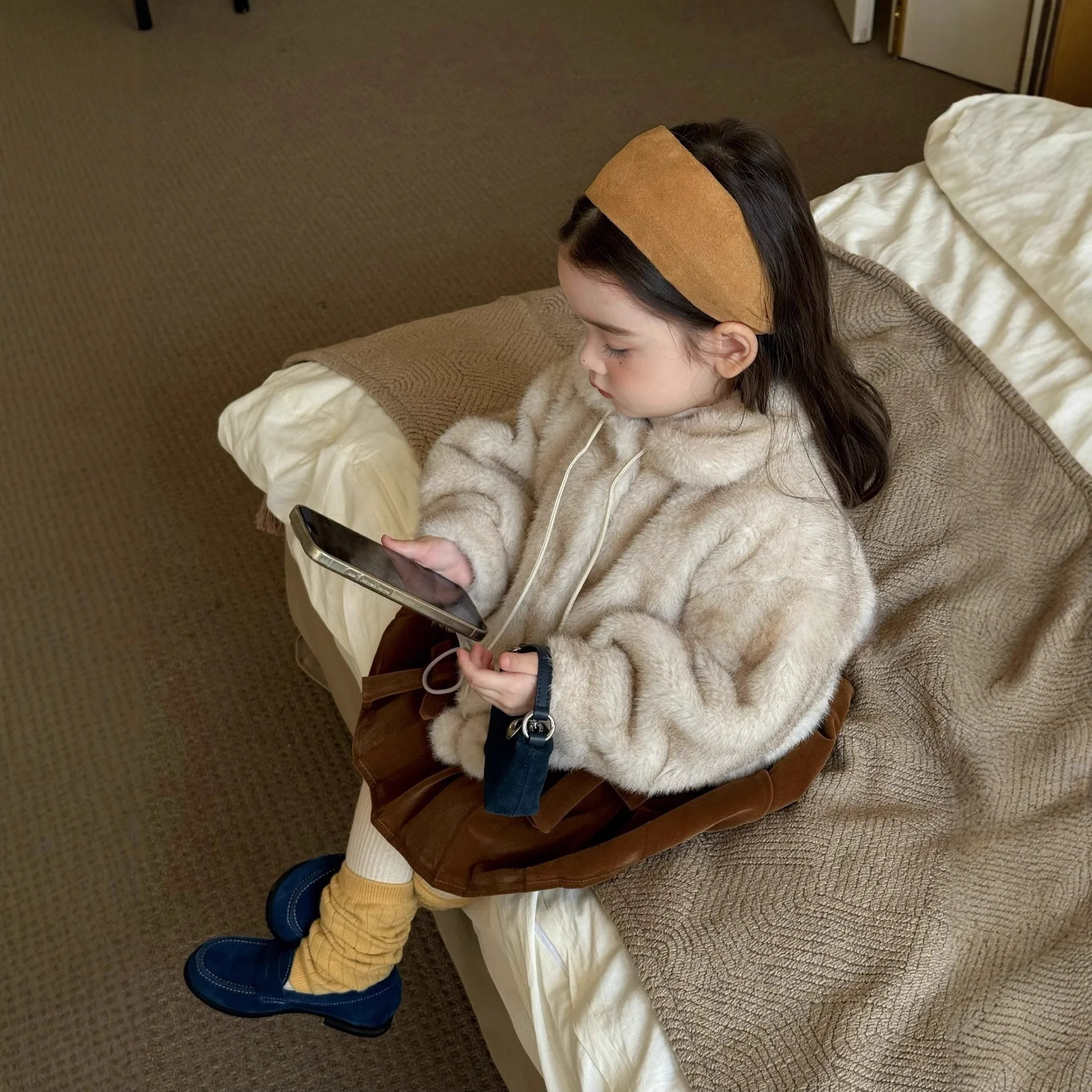 2025 New Winter Girls Hooded Fur Coat Comfortable and Casual Plus Velvet Thickened Imitation Fur Top and Skirt Two-piece Set