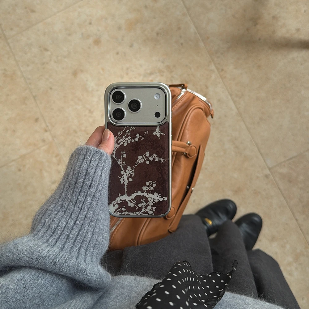 Elegantes Braun mit weißem Blumenmuster, stilvolle Hülle für iPhone 17, 16, 15, 14, 17 Pro Max 13, galvanisierte, stoßfeste Abdeckung mit Tropfenkleber – Detail 12