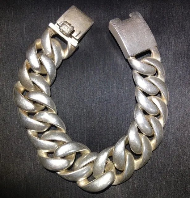 

Collection of old silver, Nepalese retro hollowed-out Tibetan silver bracelet, male domineering fashion old silver bracelet.