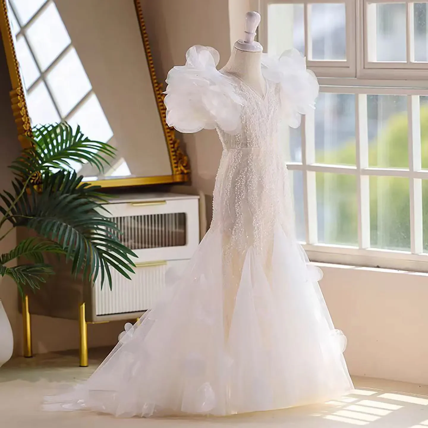 مخصص الأبيض ريشة مطرز زهرة فتاة اللباس أول عيد الميلاد حفل زفاف الأميرة ثوب Fساتين اطفال Sheerese بن