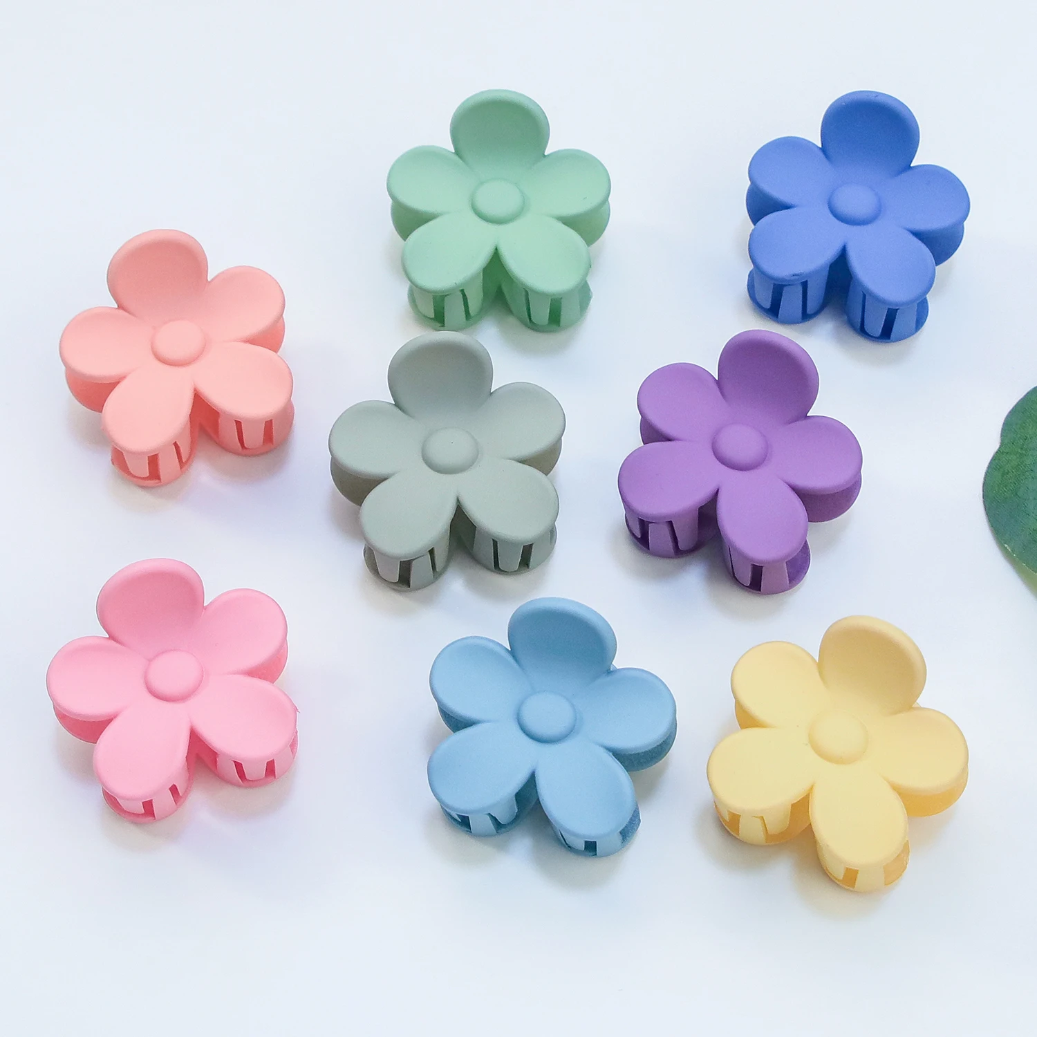 2/8PCS Mini Flower Hair Claw Clips Women Beach Vacation Bohemia 1.5inch Matte Flower Hair Claw Hairpin Women Girls Accessories