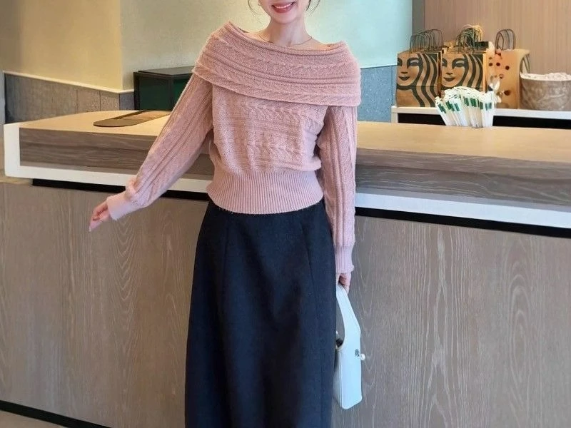 

Gentle Wind Shoulder Pink Knitted Sweater for Women's Autumn and Winter Wear Loose and Thin Versatile Twist Sweater