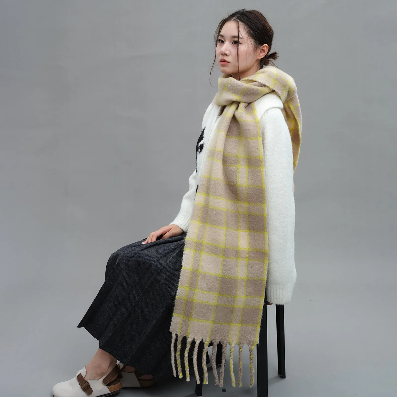 2024Winter New Foreign Trade WoolBlended Simple Square GridWomen's Scarf Soft Skin friendly Warm Outer Wear Cold resistant Shawl