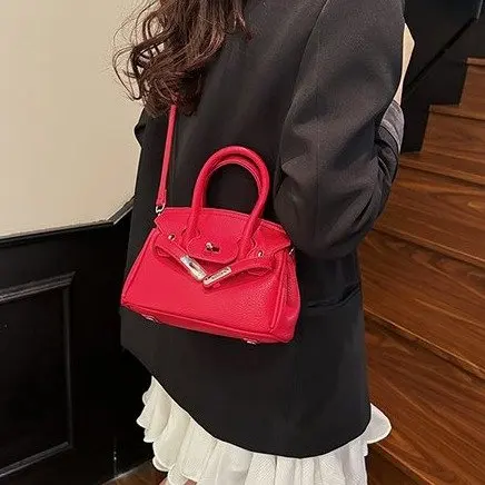 

Stylish Messenger Purse Bag for Casual Outings with Large Capacity and Elegant Leather Vintage