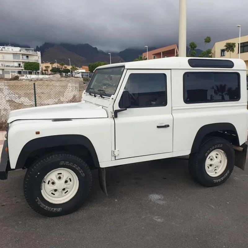 

High quality custom-fit car mats for Land Rover Defender 90 TDI300 TD5 Both LHD and D black color upgr restoration carpets