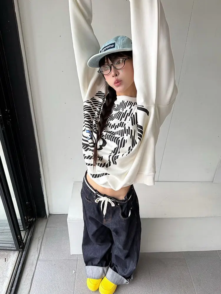 

HOUZHOU White Graphic Sweatshirts Women Basic Long Sleeve Sport American Retro Pullovers Oversized Casual Youthful All-match