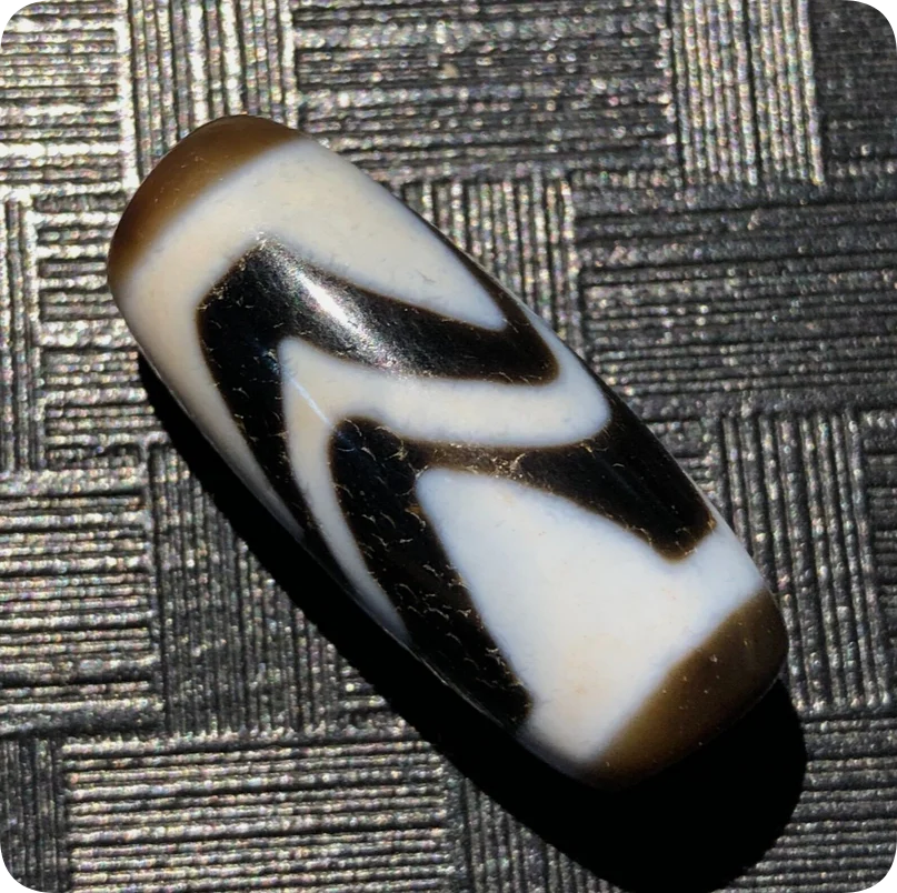 Magic Tibetan Agate Double Tiger teeth cinnabar Totem dZi Bead