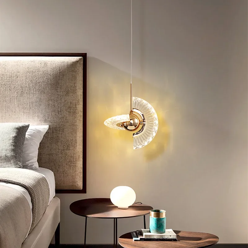 

Люстра Современный дизайнер НЛО Прикроватная тумбочка Магазин одежды Окно Спальня Фон Украшение стены Лампа Кухонный светильник