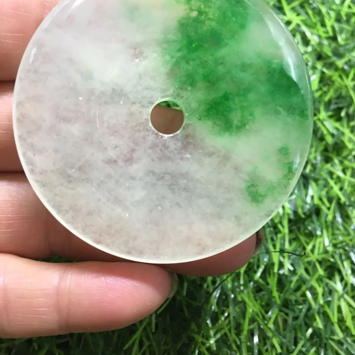 

New jadeite dry green fashion trend high-end atmospheric couple safety buckle pendant