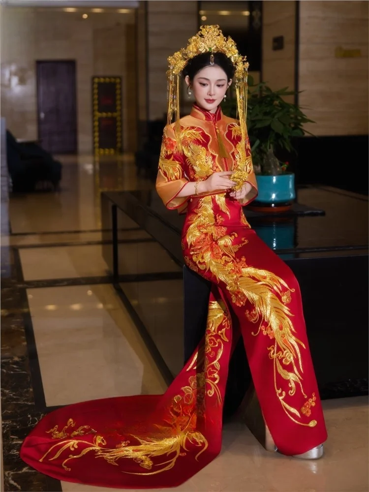 

New bride's wedding toasting dress dragon and phoenix gown cheongsam