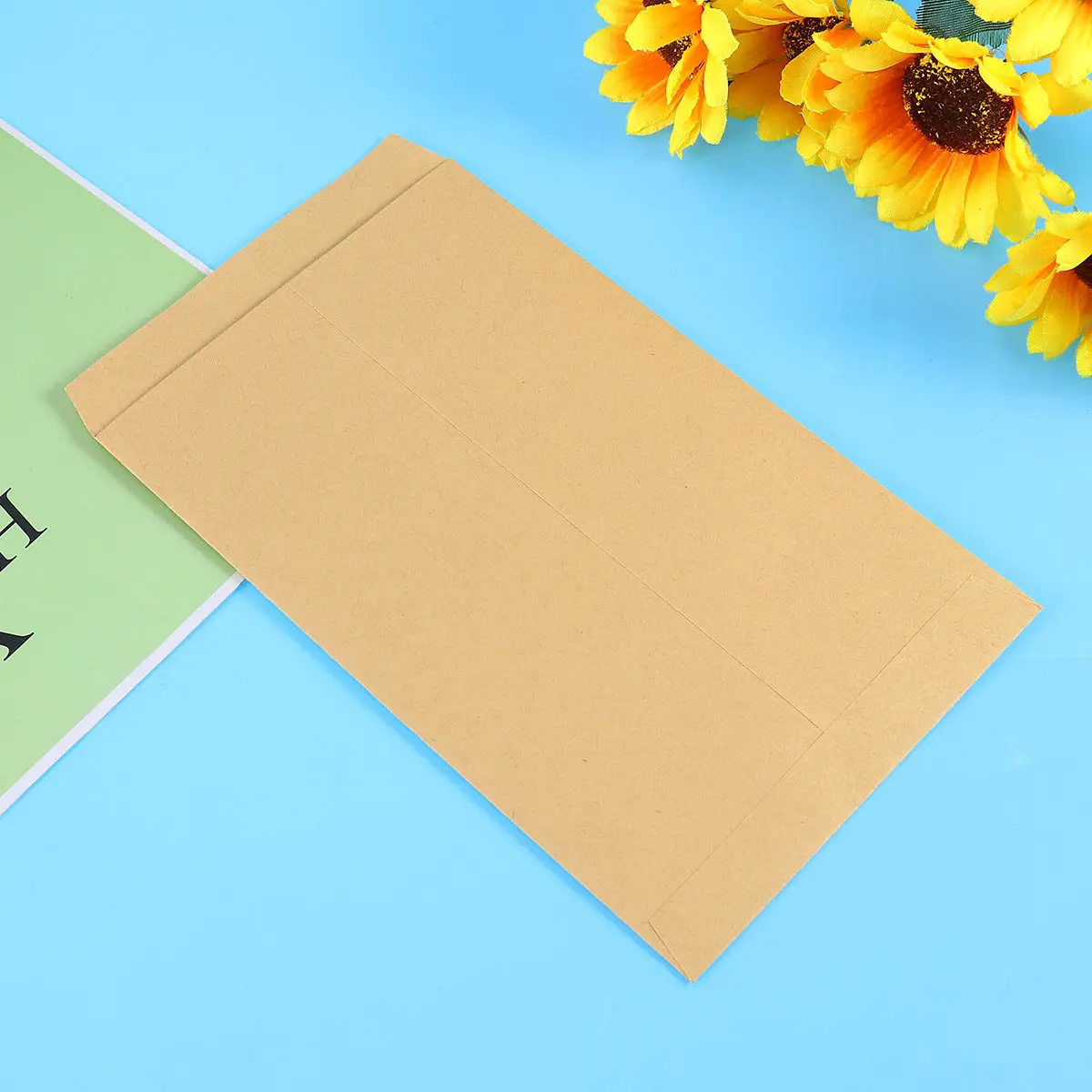 

200Pcs Kraft Paper Envelopes Retro Elegant Wedding Invitation Envelopes for Anniversary Festival Shower Graduation Birthday
