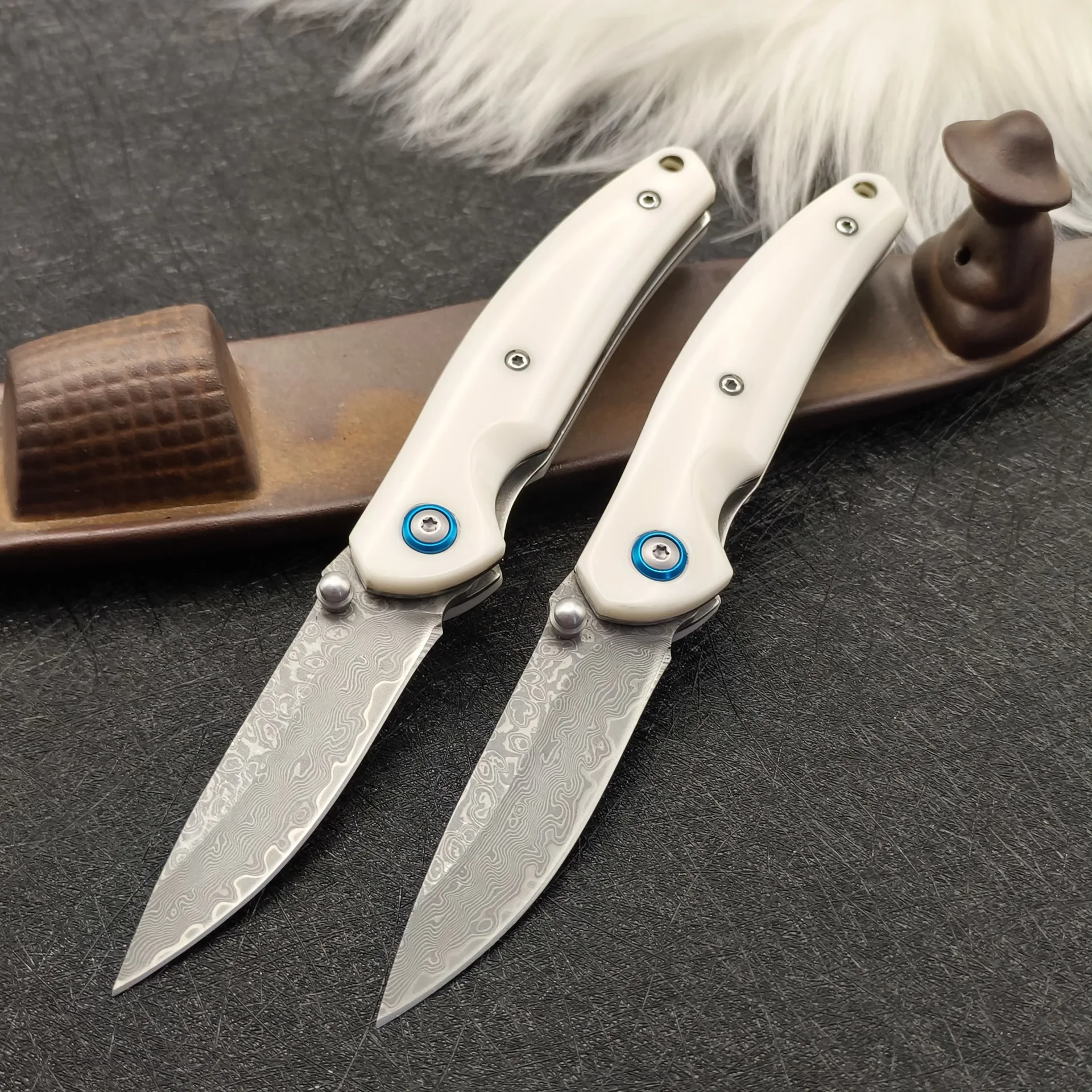 

VG10 Damascus Steel Portable Folding Knives 61HRC High Hardness Outdoor Handmade Knives White Acrylic Handle