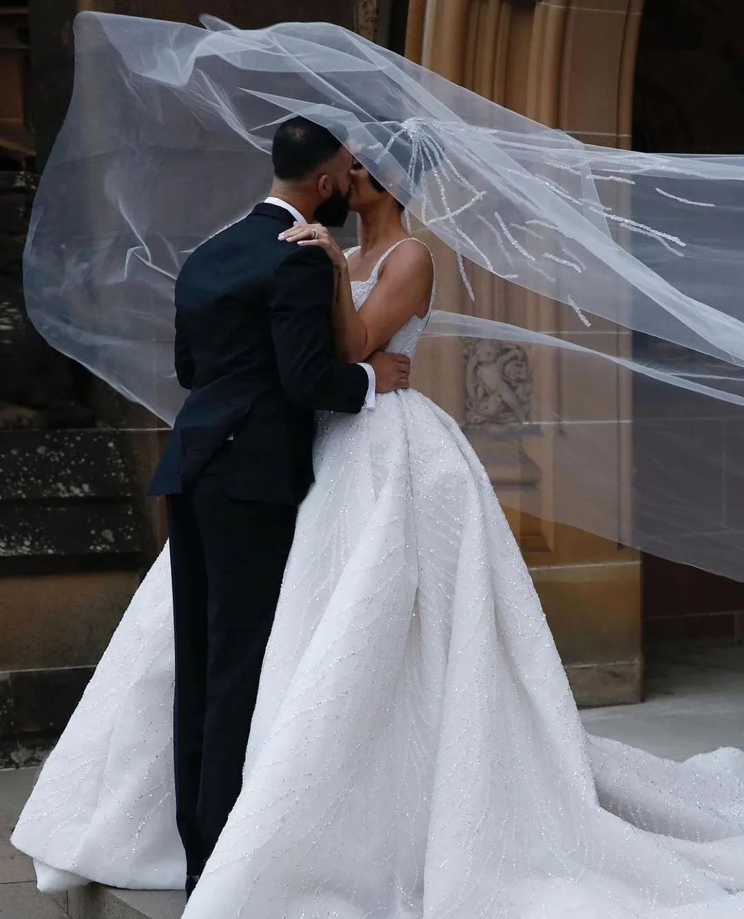 ที่กําหนดเองสแควร์คอ Shinny ลูกปัด Ballgown ชุดแต่งงาน Robe De Mariée สปาเก็ตตี้หรูหราแอฟริกันชุดเจ้าสาว