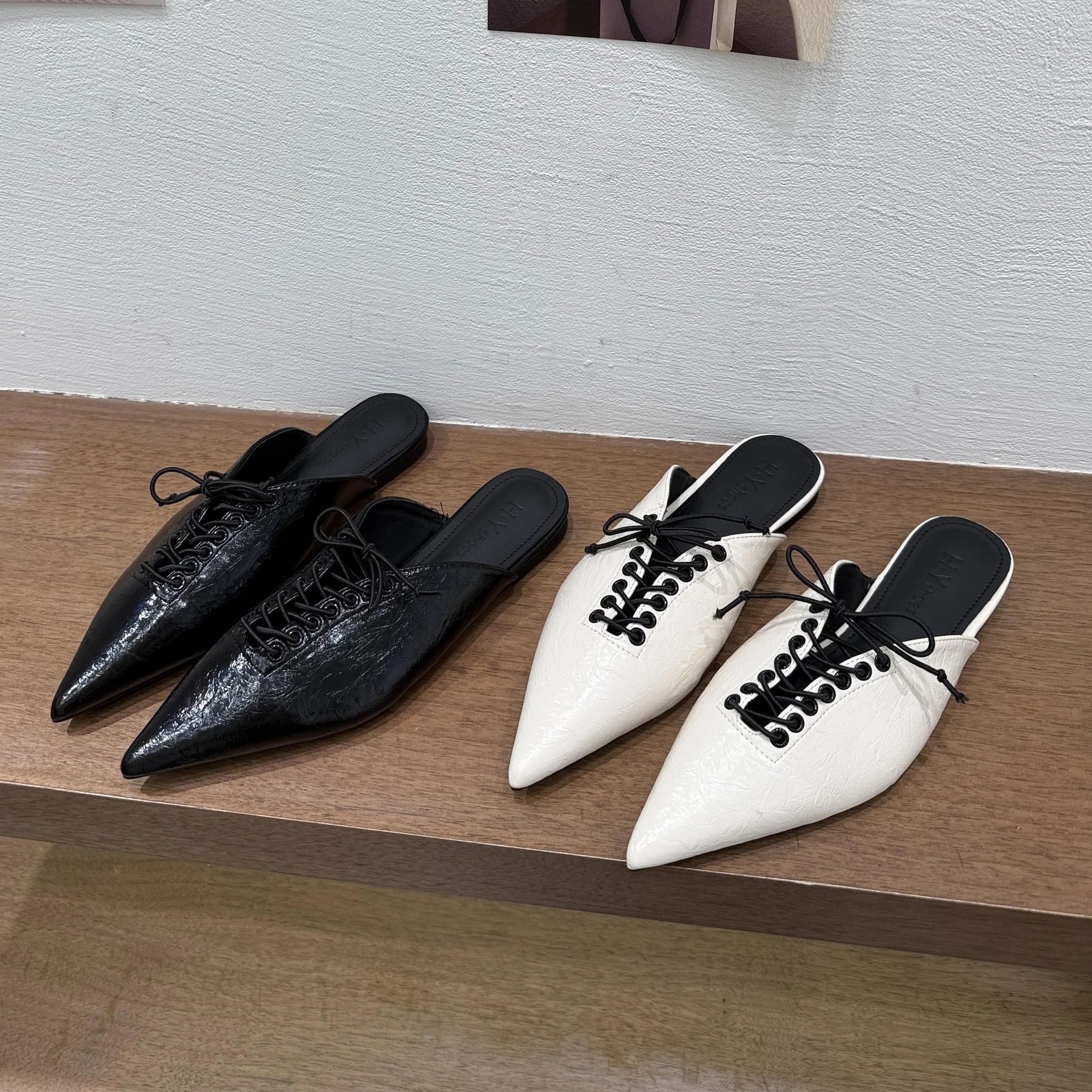 Closed-Toe Lace Up Flat Mules Women Pull On Pointed Toe Leather Mule Sandals For Casual Summer Dress 2026 NEW