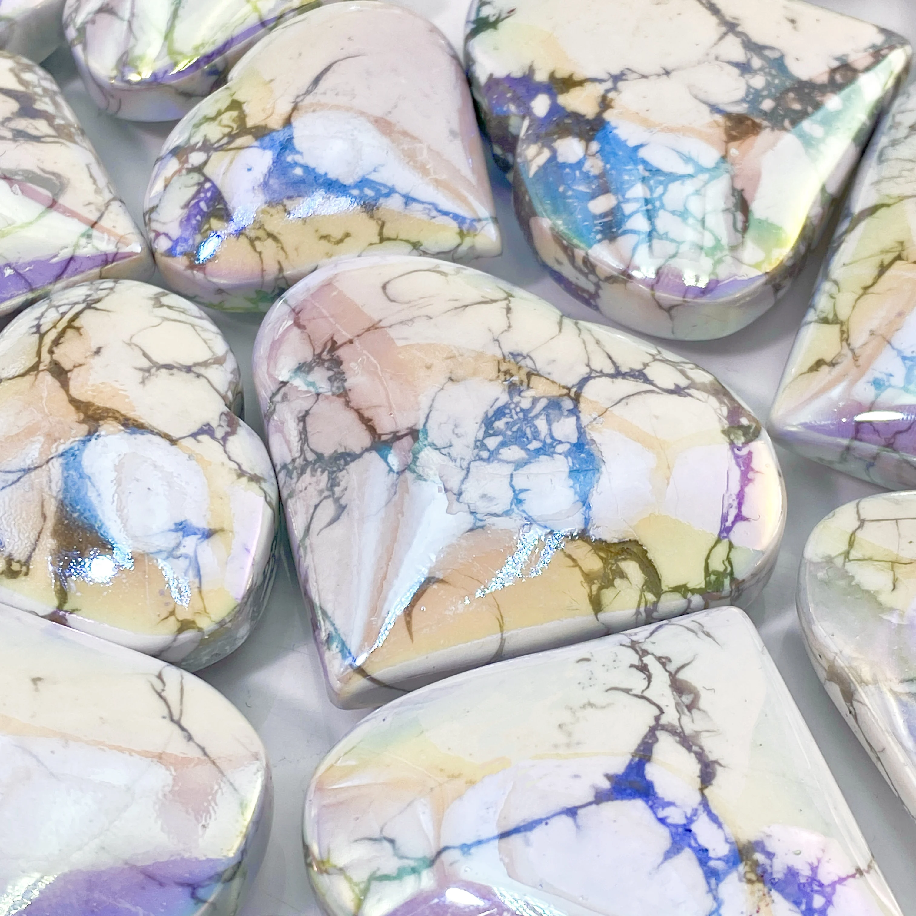 1 قطعة عالية الجودة هالة Howlite القلب نحت الكريستال الطبيعي ، مجوهرات الأحجار الكريمة ، بريق ، كريستال شفاء ، هدية عيد ميلاد ، هدية المرأة