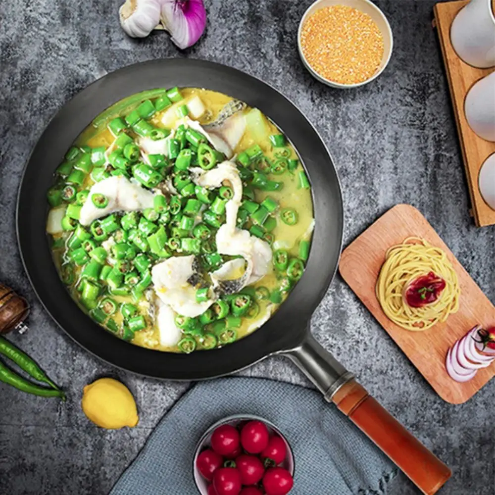 

No Coating Hand Hammered Iron Wok Universal 30CM Chinese Traditional Frying Wok Round-bottomed Scratch Resistant Non-stick Pan