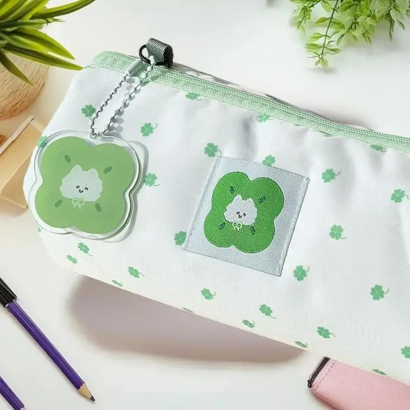 Sizeable & Cute Four-Leaf Clover Kitten Pencil Case for Organizing Cosmetics and Stationery - Ideal for School, Office, Travel