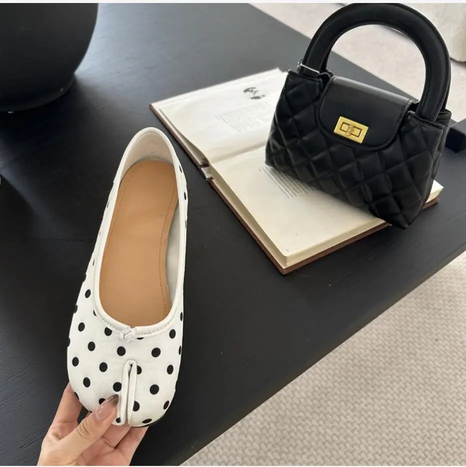 sapatos-femininos-de-verao-com-poas-sapatilhas-tabi-ninja-chinelos-pig-toe-sapatos-de-pata-de-cavalo-para-pessoas-preguicosas-sapatilhas-de-ballet-com-dedo-dividido