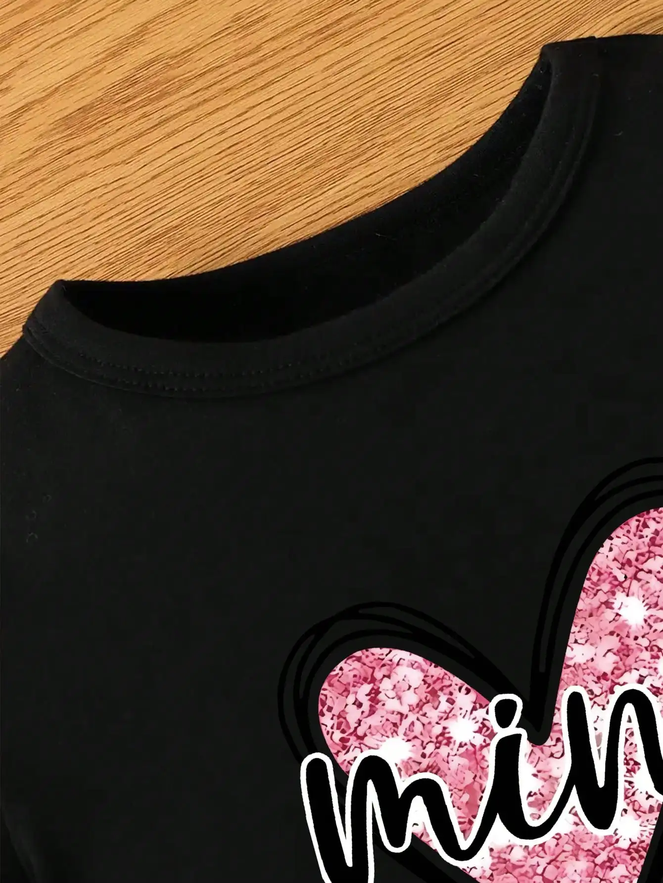 2026 Mädchen-Liebesbrief-Print Zweiteiler-Set Rundhals-Kurzarm-T-Shirt + lockere einfarbige Shorts Sommer-Set – Detail 11
