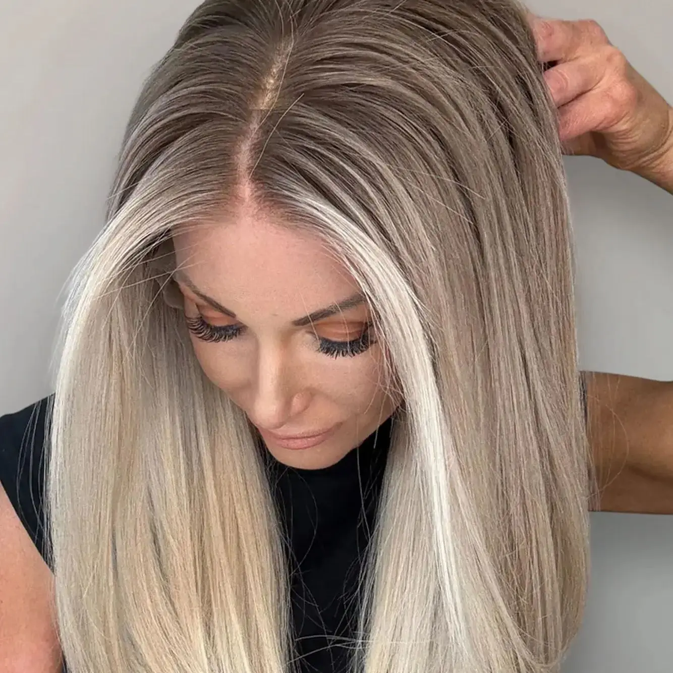 

18 Inches Ash Blonde Ombre Natural Straight Wig Dark Roots Synthetic Lace Frontal Wigs for Women Heat Resistant Easy To Wear