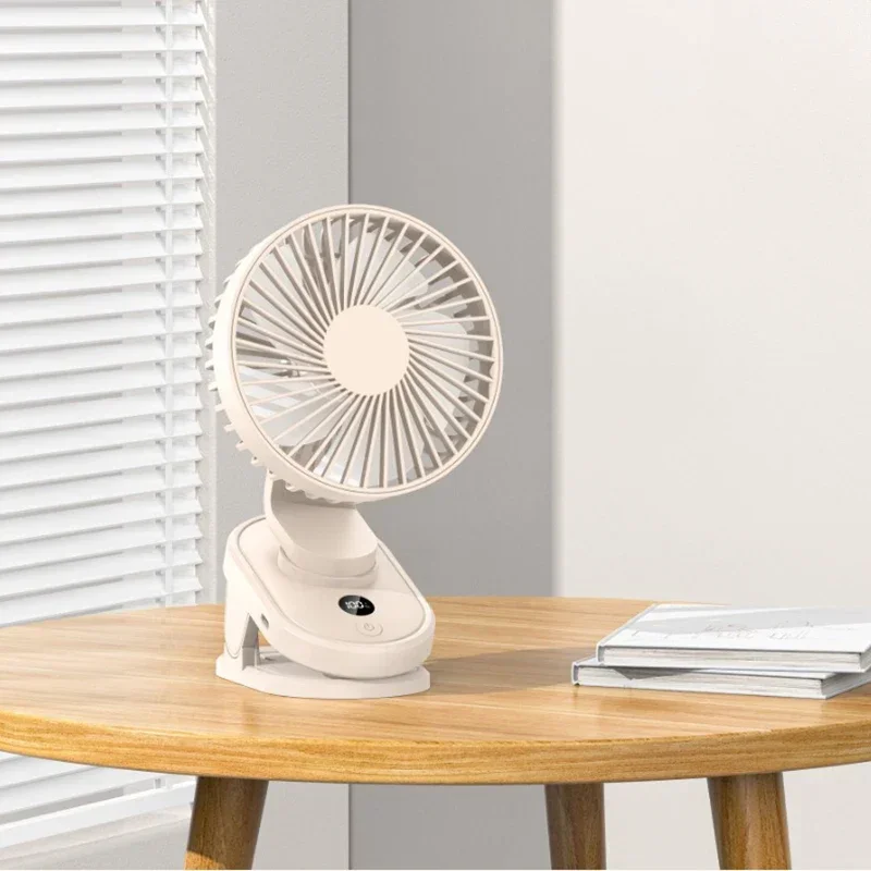 Portátil Desktop Clip Fan, rotação ajustável, Display Digital, poderoso, alto fluxo de ar, recarregável, silencioso para casa e escritório