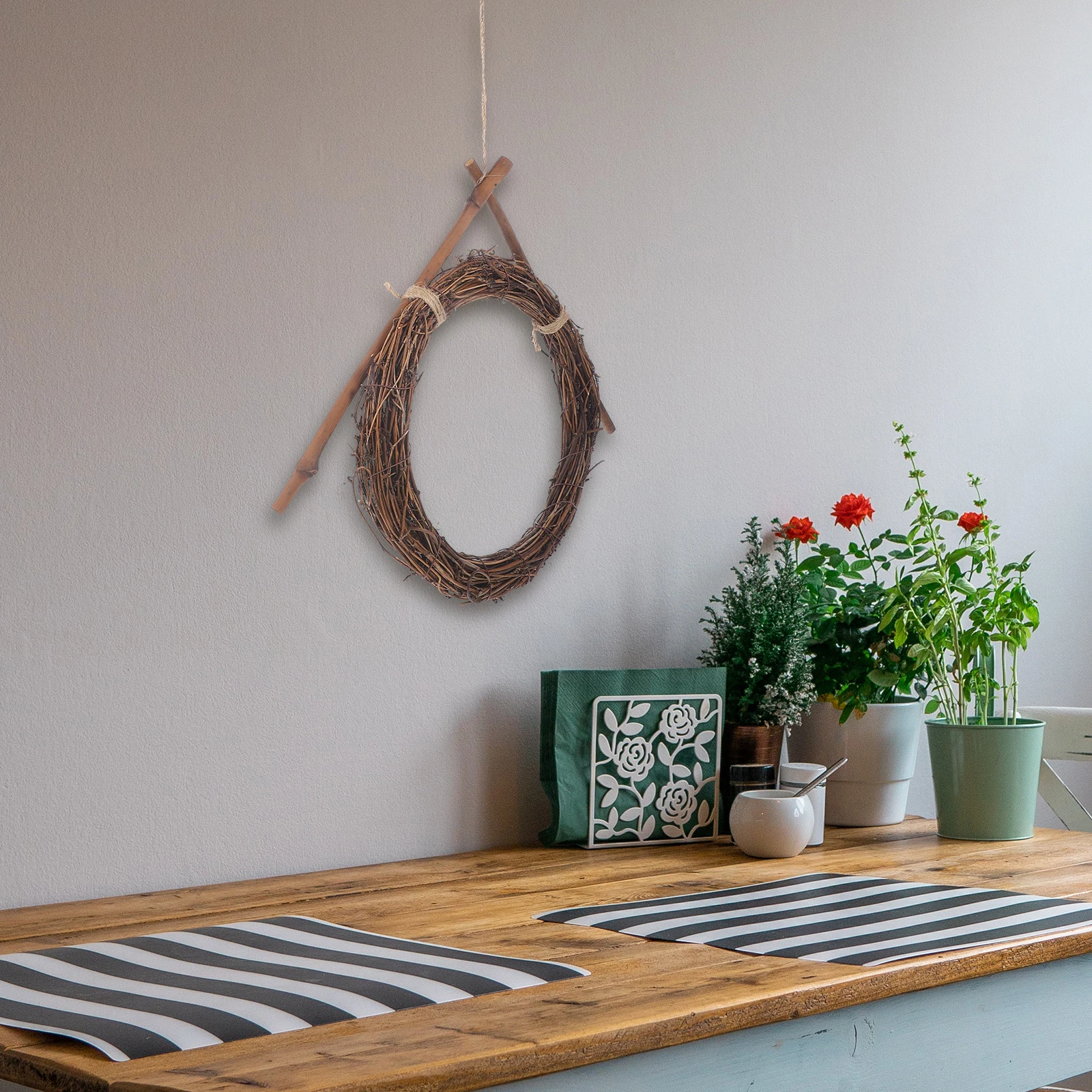 

2 Pcs 20CM Wreath Crafting Frame Rattan Ring Hanging Wreath Decors DIY Frames Floral Hanging Decors Wall Decoration Supplies