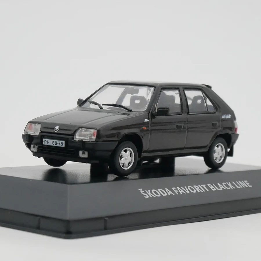 

Ixo 1:43 Skoda Favorit Black Line Diecas Car Model Metal Toy Vehicle Alloy Collection Gifts