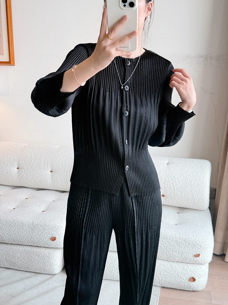 

Miyake Crew Neck Long Sleeve Suit Wind Fish Scale Folds Fashion Thin Cardigan Short Top Sunscreen Clothing Pants Harlan Pants