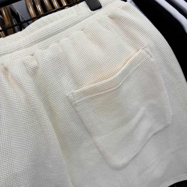 กางเกงขาสั้นลายตารางสำหรับผู้ชายสุดเทรนดี้ - กางเกงลำลองทรงหลวมเอวยางยืด