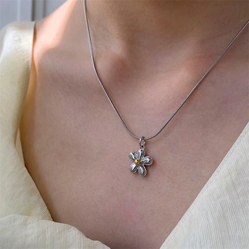 الكورية الأزياء الحلو كول زهرة ستار عقد بحلية متدلية على شكل فراشة القلائد للنساء خمر أنيقة ثعبان سلاسل قلادة Y2K مجوهرات