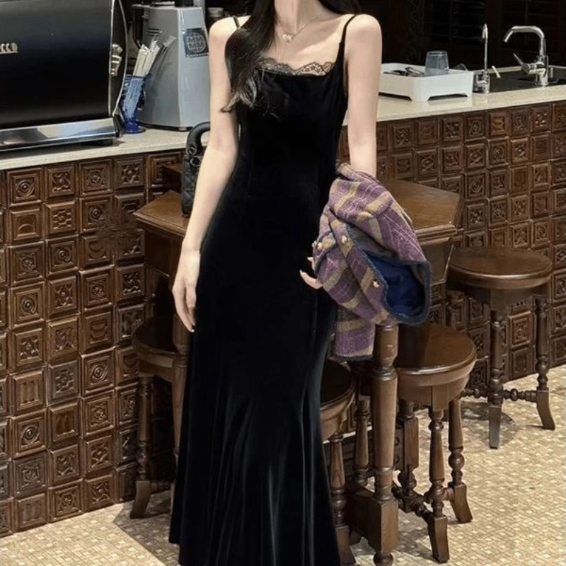 

Black Velvet Suspender Dress Women's Autumn and Winter New Temperament Slim Waist Thin Bottom Long Skirt