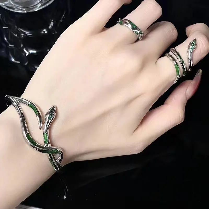 2023 New Fashion Green Snake Bracelet For Women Trendy Unique Design Animal Adjustable Bracelet Wedding Jewelry Birthday Gifts