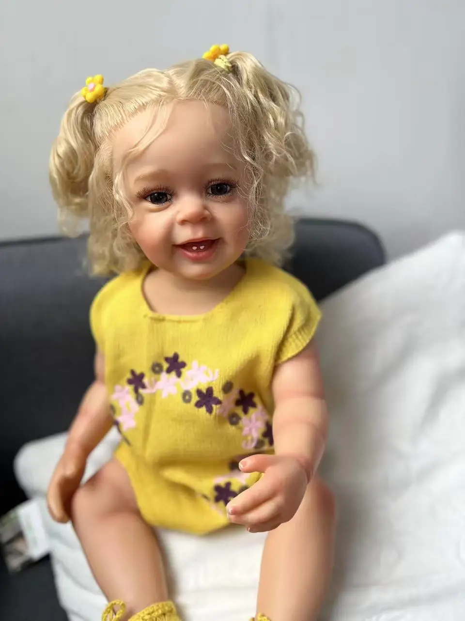 55CM Full Body Vinyl Reborn Baby Doll Yannik with Blonde Hair Adorable Silicone Baby Girl Dolls Smiling Face Visible Veins