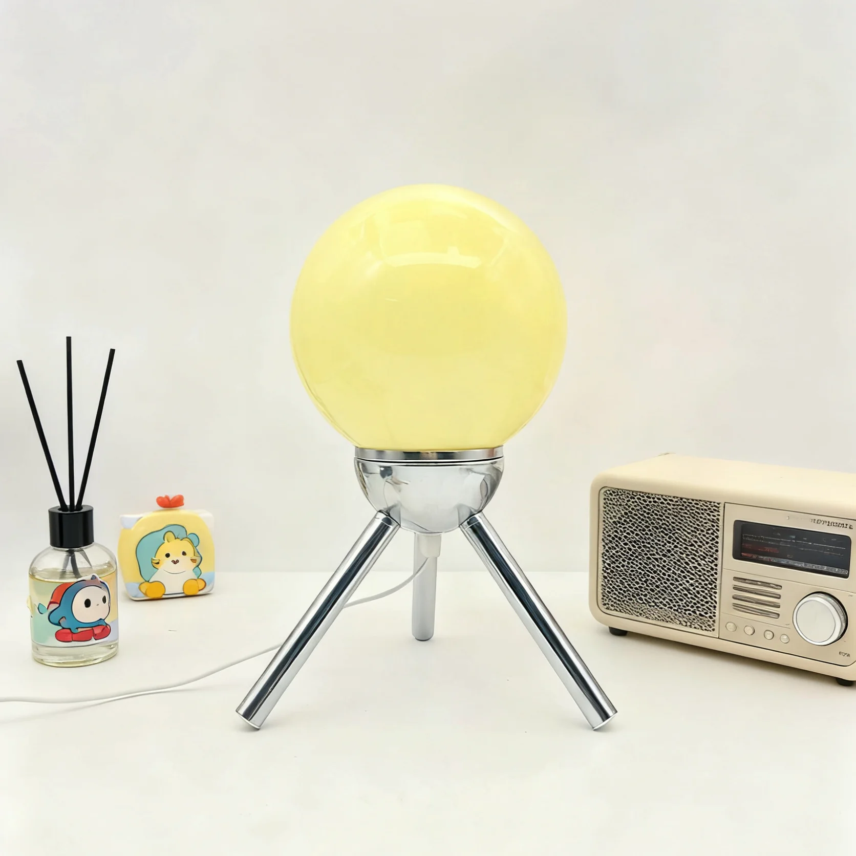 

Средняя древняя настольная лампа Bauhaus для спальни, современная стеклянная спальня, скандинавская простая интернет-популярная лампа в виде гриба для прикроватной тумбочки для девочек