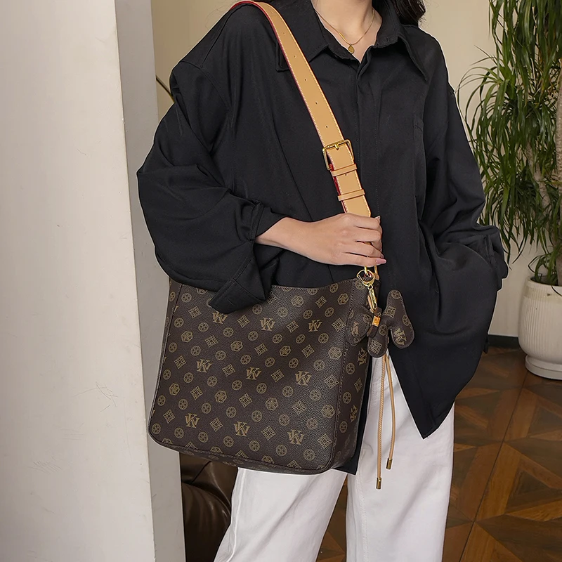 

Chic Parisian Leather Crossbody Bag - Minimalist Solid Color Handbag Women Trendy Vintage Designer Commuter Luxury Shopper