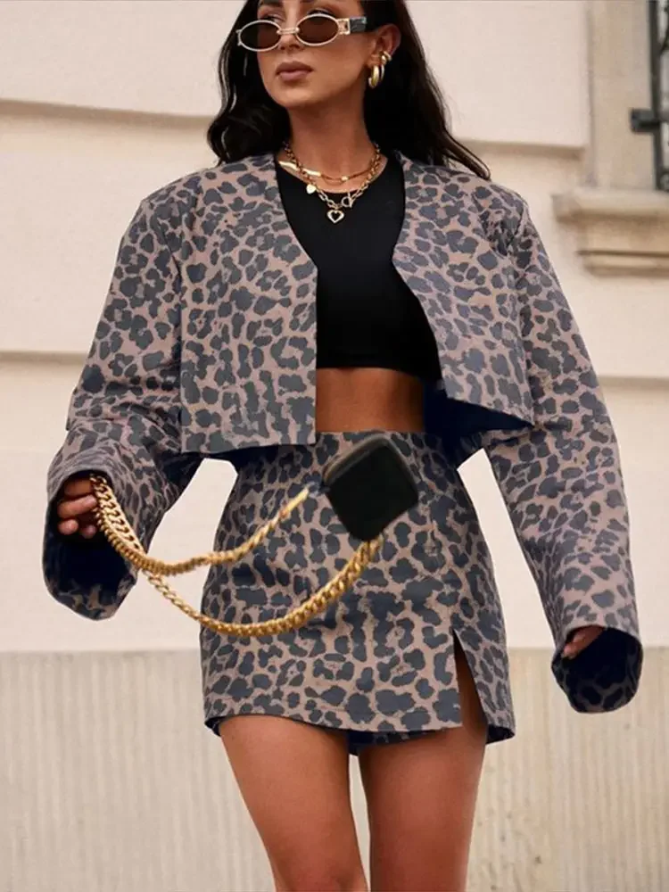 

Модная леопардовая куртка, юбка, женский комплект, сексуальная короткая верхняя одежда с длинным рукавом и круглым вырезом, юбки с разрезом на молнии, весенне-летняя женская одежда
