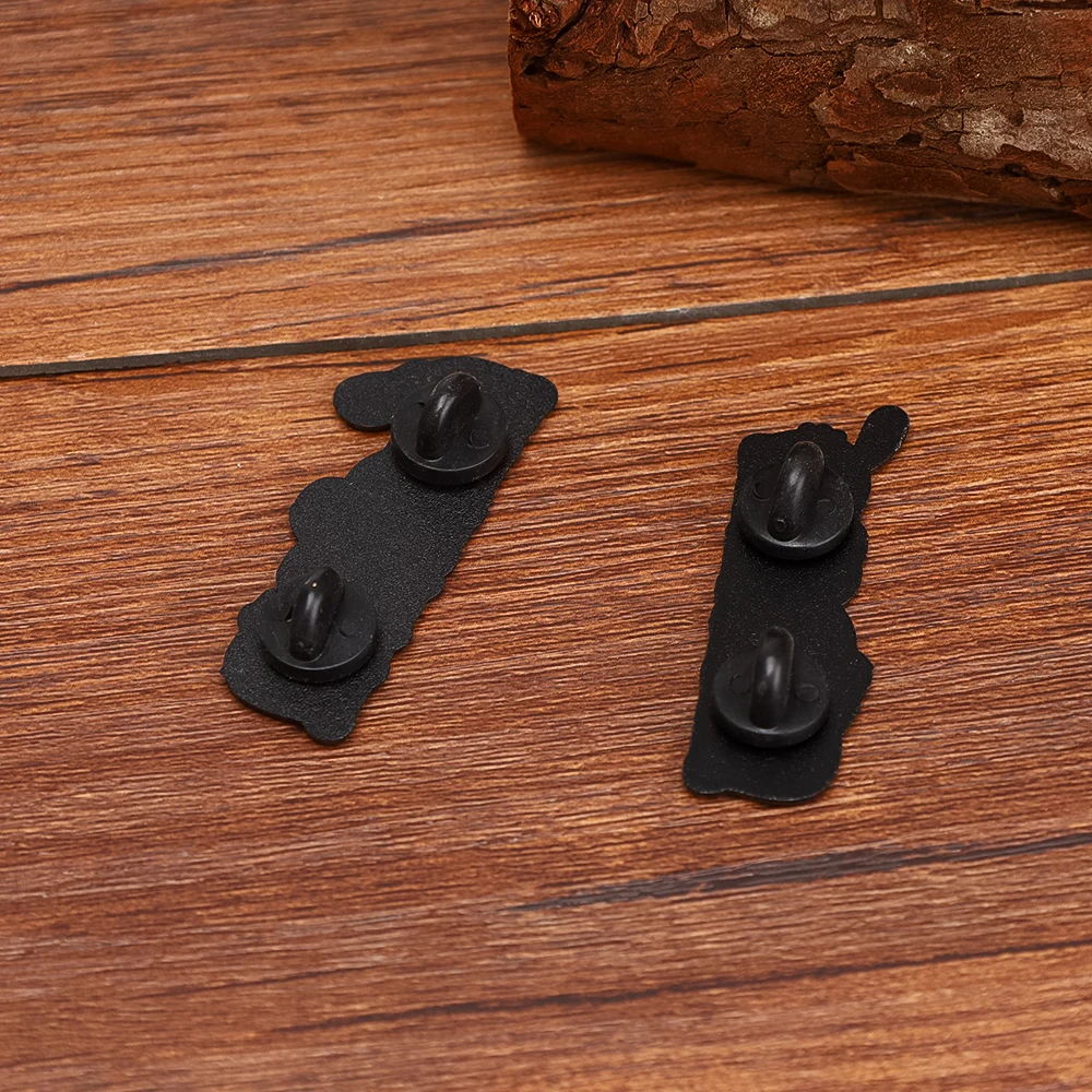 Bonito cão branco esmalte pino dos desenhos animados broche pinos lapela pinos crachá na mochila acessórios traje anime jóias presentes para amigos